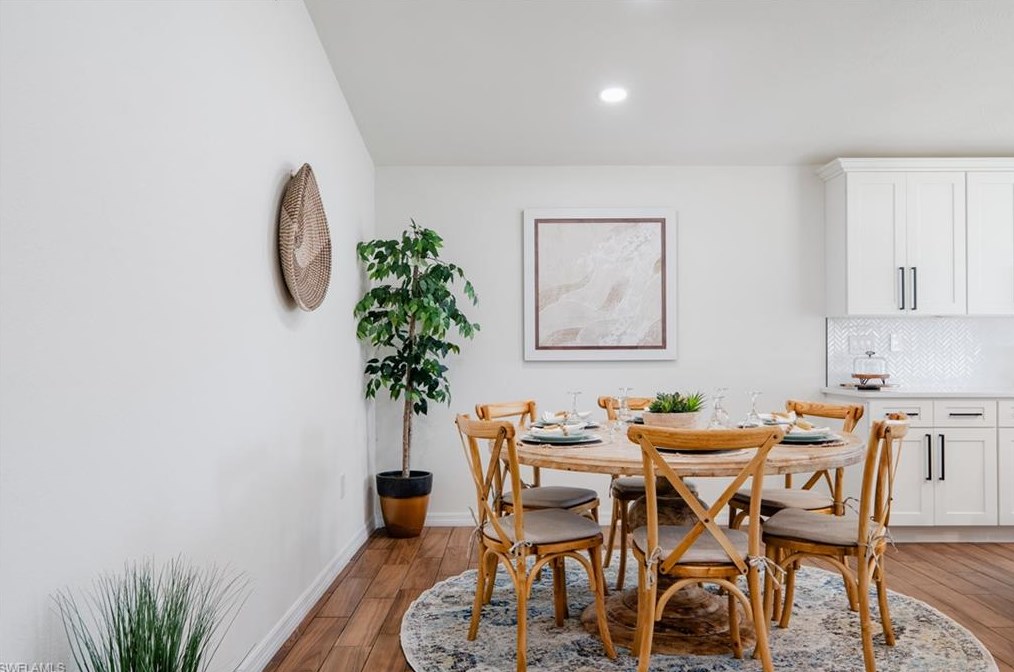 6483 Royal Woods Dr, Fort Myers FL  33908-6153 exterior