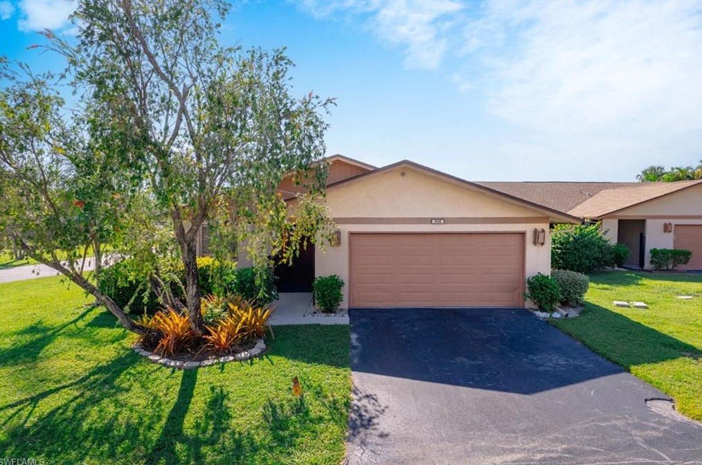 6483 Royal Woods Dr, Fort Myers FL  33908-6153 exterior