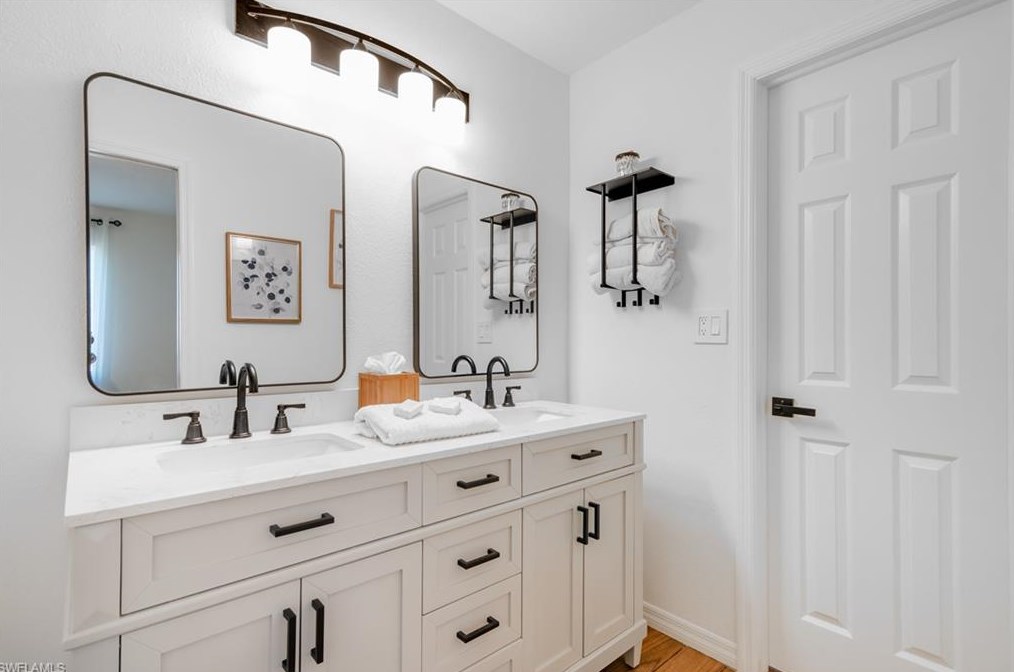 6483 Royal Woods Dr, Fort Myers FL  33908-6153 exterior