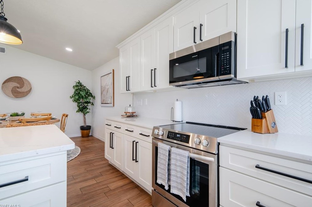 6483 Royal Woods Dr, Fort Myers FL  33908-6153 exterior