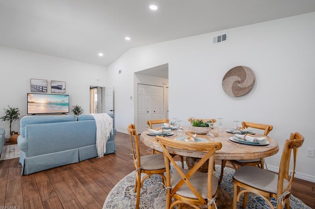 6483 Royal Woods Dr, Fort Myers FL  33908-6153 exterior