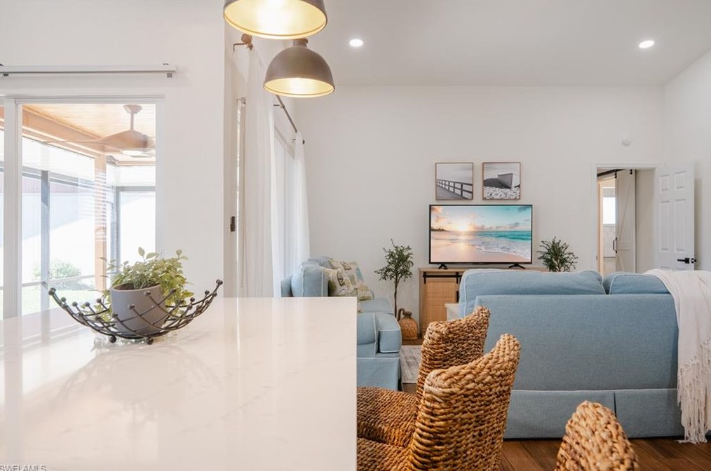 6483 Royal Woods Dr, Fort Myers FL  33908-6153 exterior