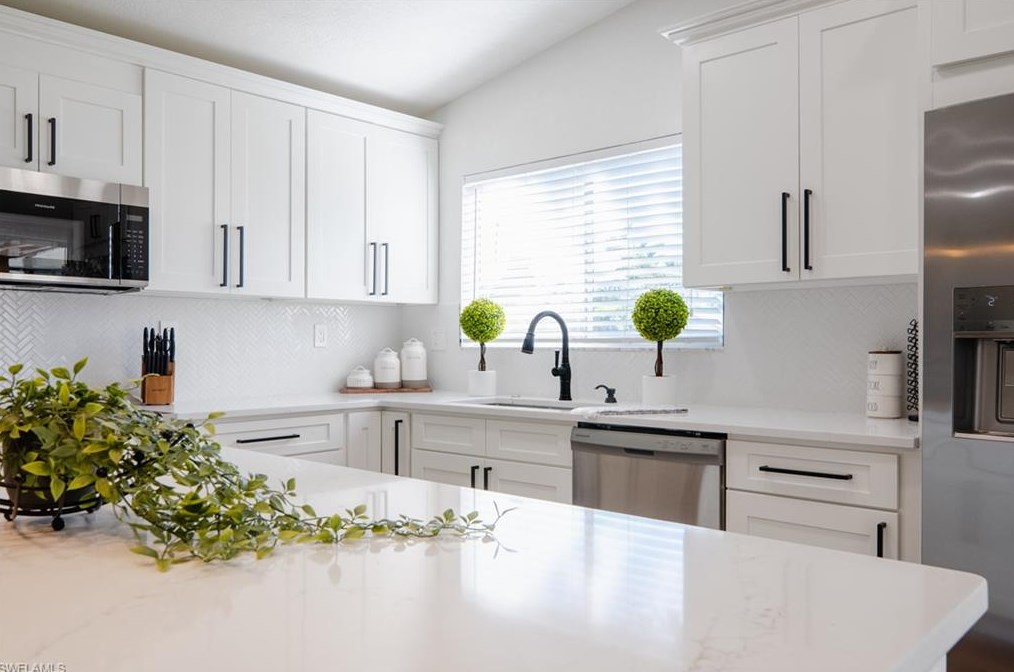 6483 Royal Woods Dr, Fort Myers FL  33908-6153 exterior