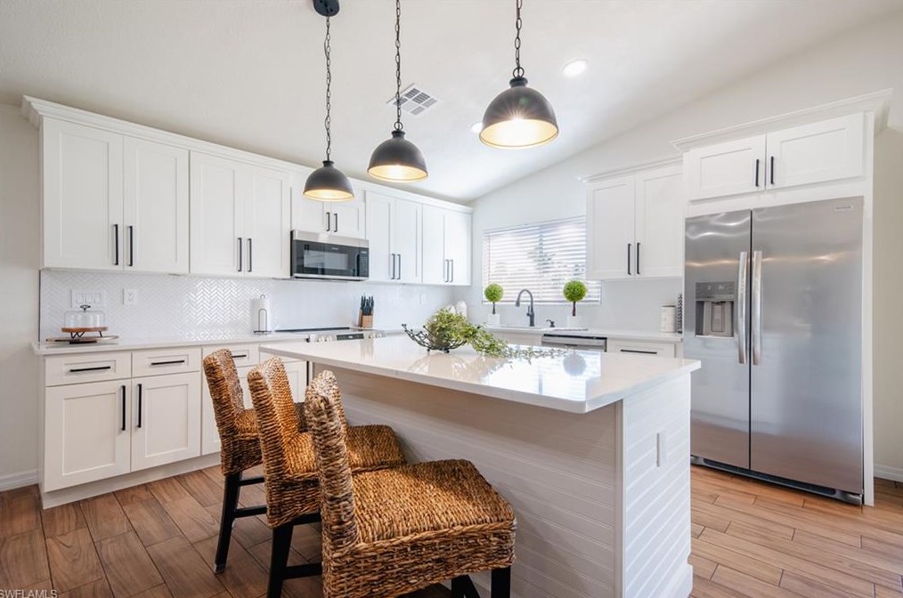 6483 Royal Woods Dr, Fort Myers FL  33908-6153 exterior