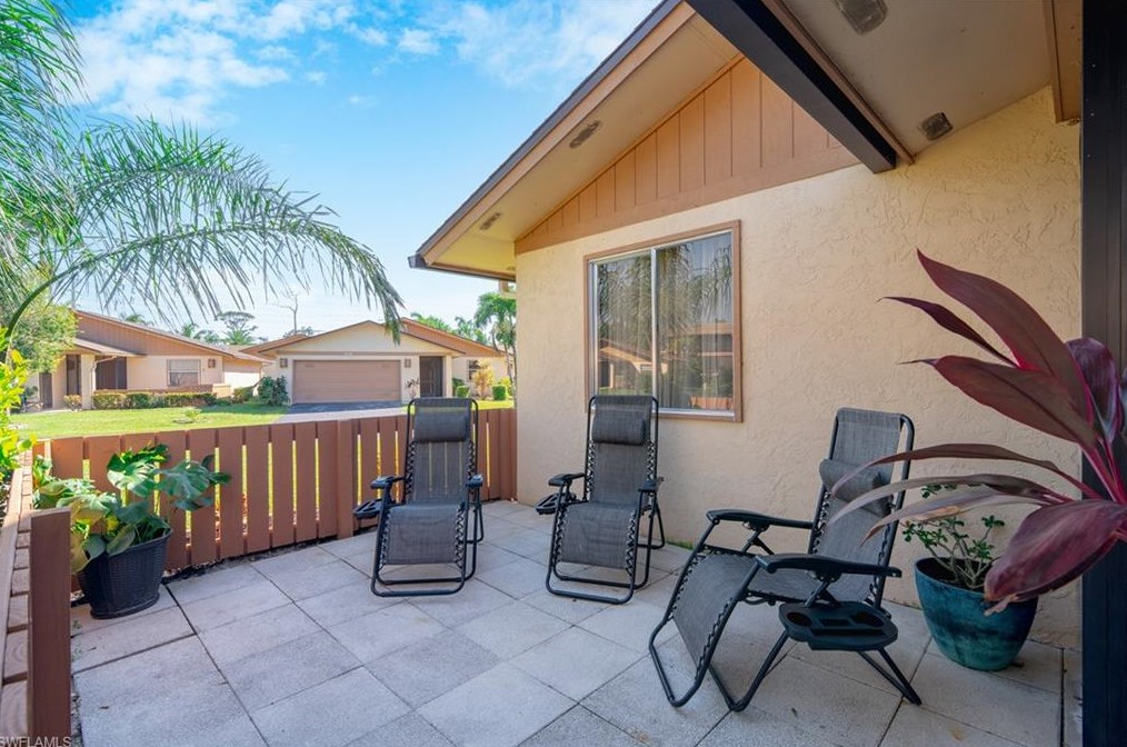 6483 Royal Woods Dr, Fort Myers FL  33908-6153 exterior