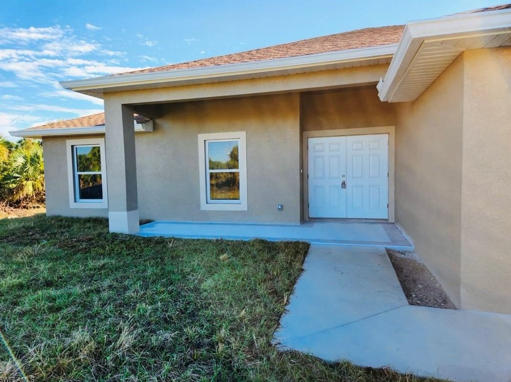 732 Cardinal St, Lehigh Acres, FL 33974-5595