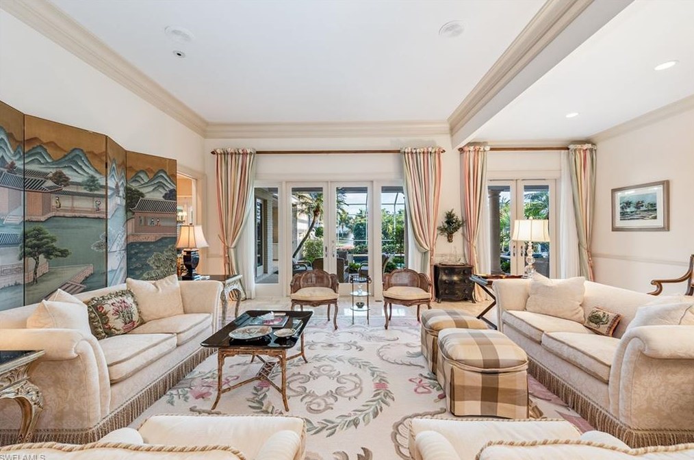 364 Cromwell Ct, Naples, FL 34108