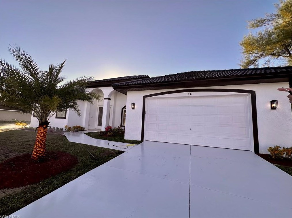 944 15th Pl, Cape Coral, FL 33991-2138