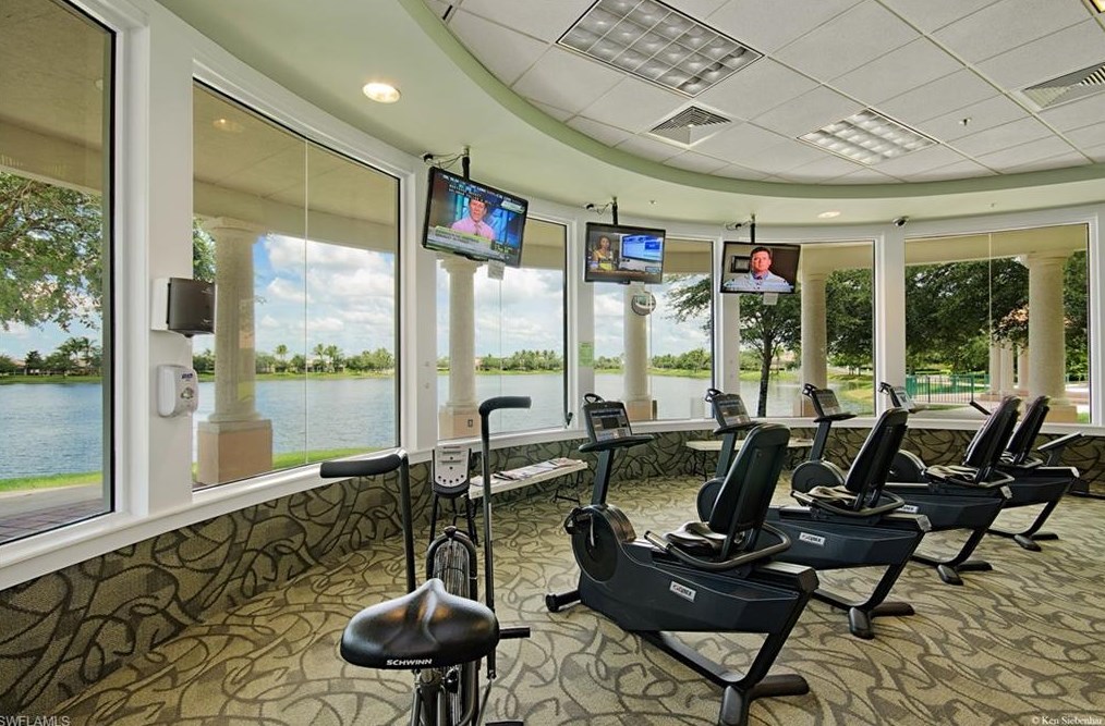 6048 Towncenter Cir, Naples FL  34119-9556 exterior