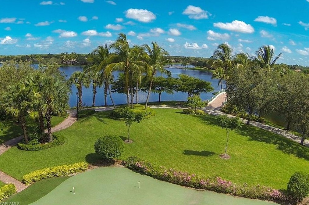 6048 Towncenter Cir, Naples FL  34119-9556 exterior