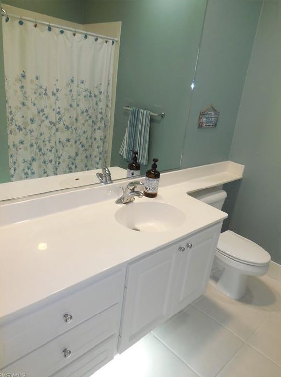 6048 Towncenter Cir, Naples FL  34119-9556 exterior