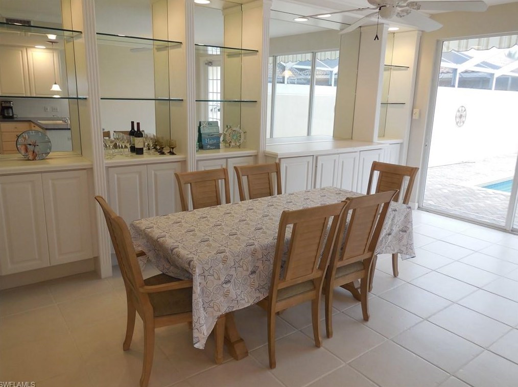6048 Towncenter Cir, Naples FL  34119-9556 exterior