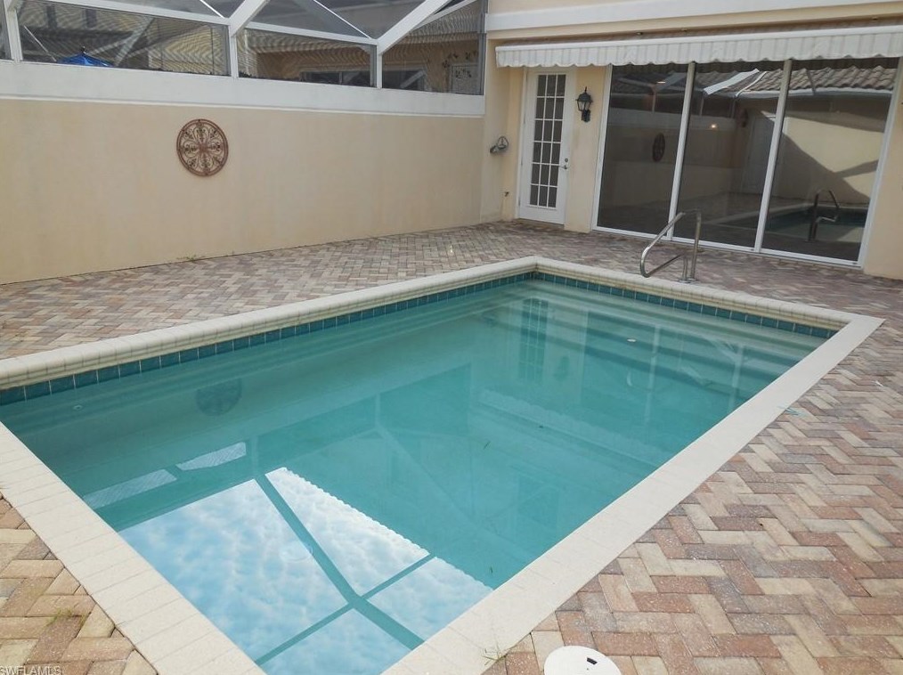 6048 Towncenter Cir, Naples FL  34119-9556 exterior