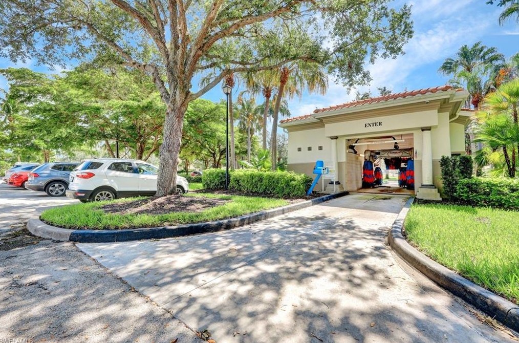 6048 Towncenter Cir, Naples FL  34119-9556 exterior