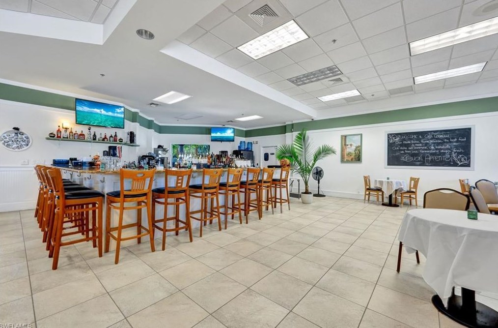 6048 Towncenter Cir, Naples FL  34119-9556 exterior