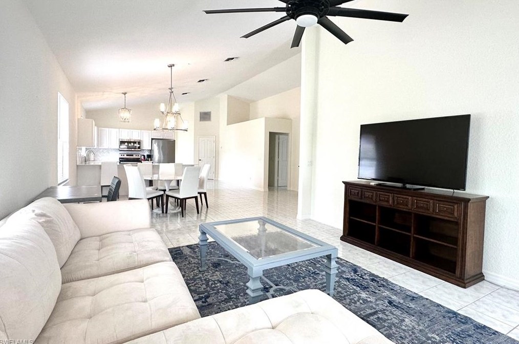 594 108th Ave N, Naples, FL 34108