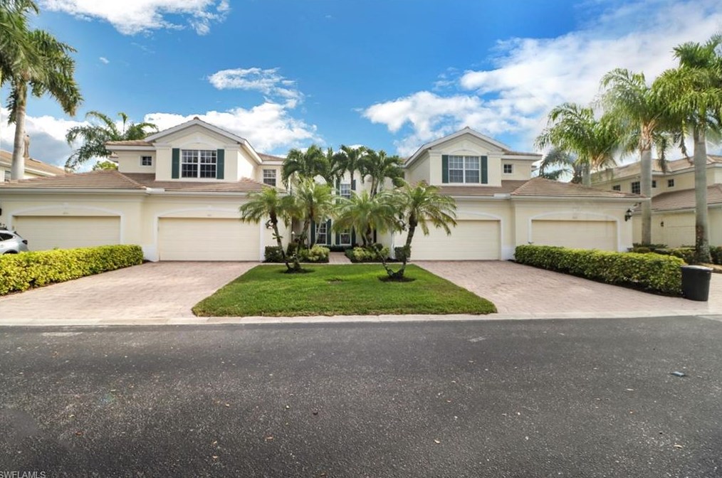 28674 San Lucas Ln, Bonita Springs, FL 34135-8300