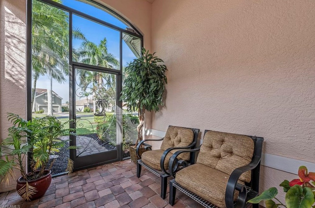 2213 Valencia Lakes Cir, Naples, FL 34120