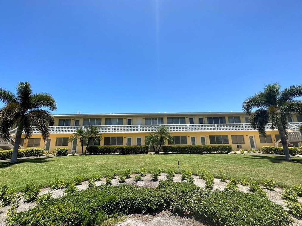 473 12th Ave S #b7, Naples, FL 34102