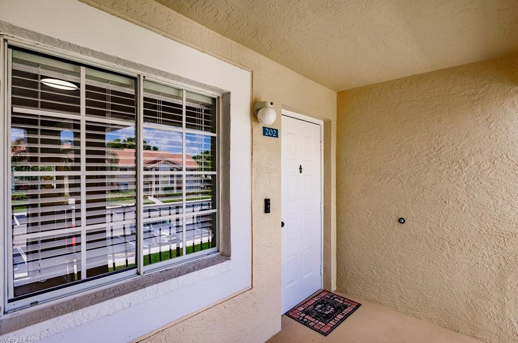 7707 Jewel Ln #202, Naples, FL 34109