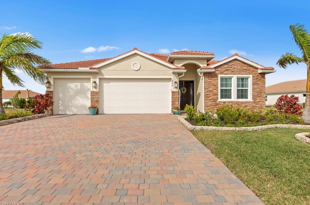 18748 Royal Hammock Blvd, Naples, FL 34114