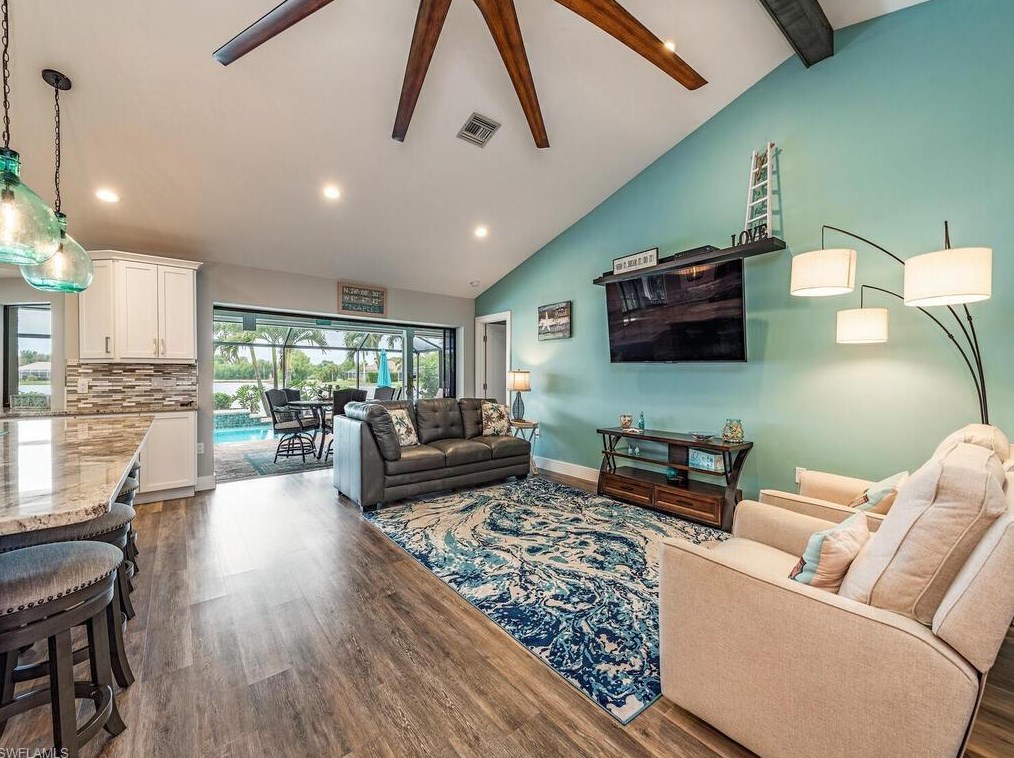 18013 Royal Tree Pkwy, Naples FL  34114-8941 exterior