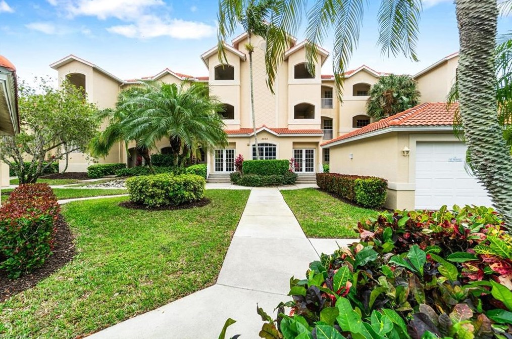 4650 Yacht Harbor Dr #125, Naples, FL 34112