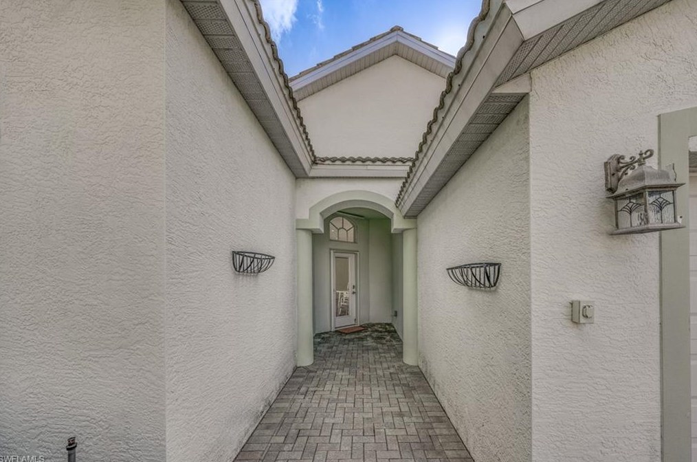 1088 Jardin Dr, Naples FL  34104-6613 exterior