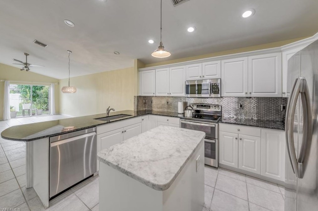 1088 Jardin Dr, Naples FL  34104-6613 exterior