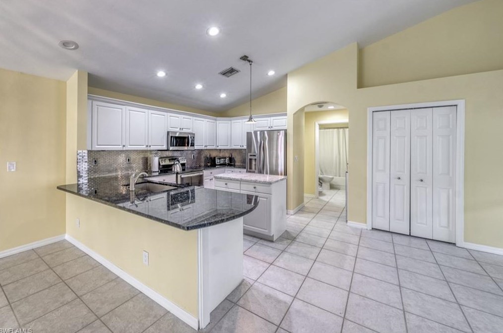 1088 Jardin Dr, Naples FL  34104-6613 exterior