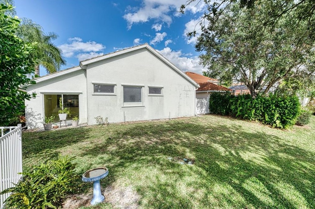 1088 Jardin Dr, Naples FL  34104-6613 exterior
