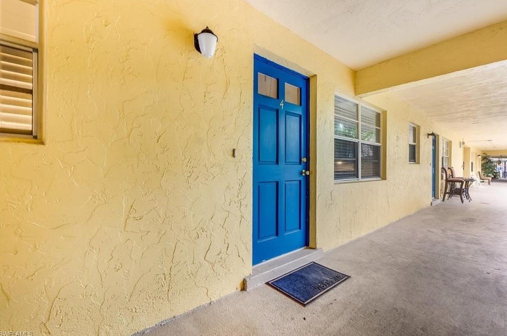 4290 Gulfstream Dr #4, Naples, FL 34112