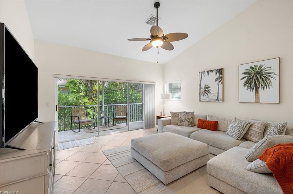 517 Windsor Sq #202, Naples, FL 34104