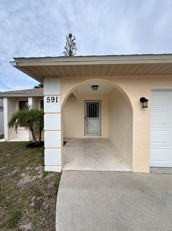 591 103rd Ave N, Naples, FL 34108