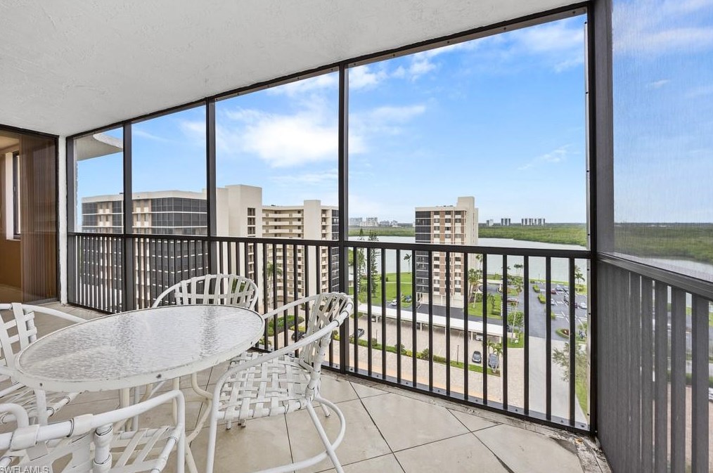 11 Bluebill Ave, Naples FL 34108-1791 exterior