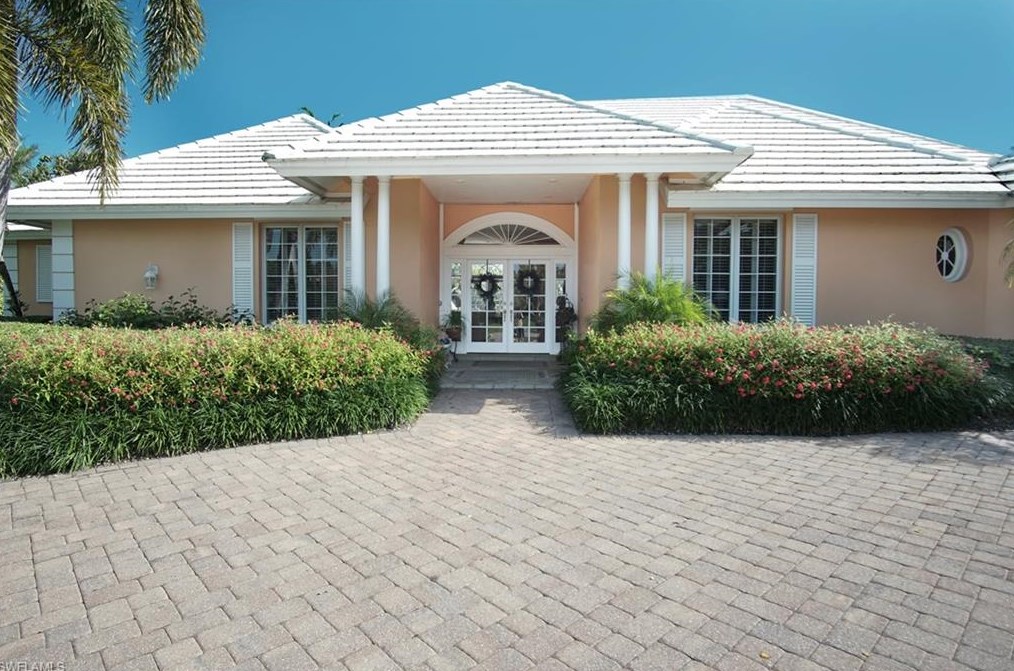 692 Ardmore Ln, Naples, FL 34108