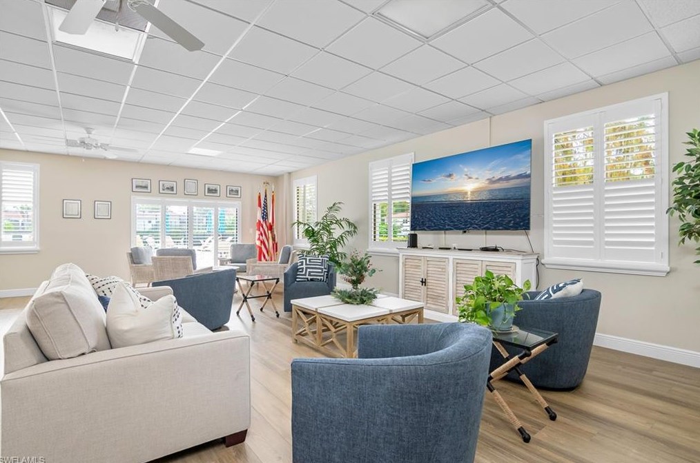 1055 Forest Lakes Dr, Naples FL 34105-2271 exterior