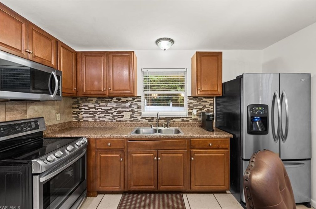12068 Sitterley St, Naples, FL 34113