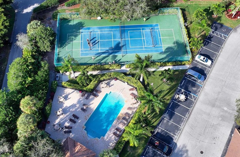 13080 Amberley Ct, Bonita Springs FL  34135-2410 exterior