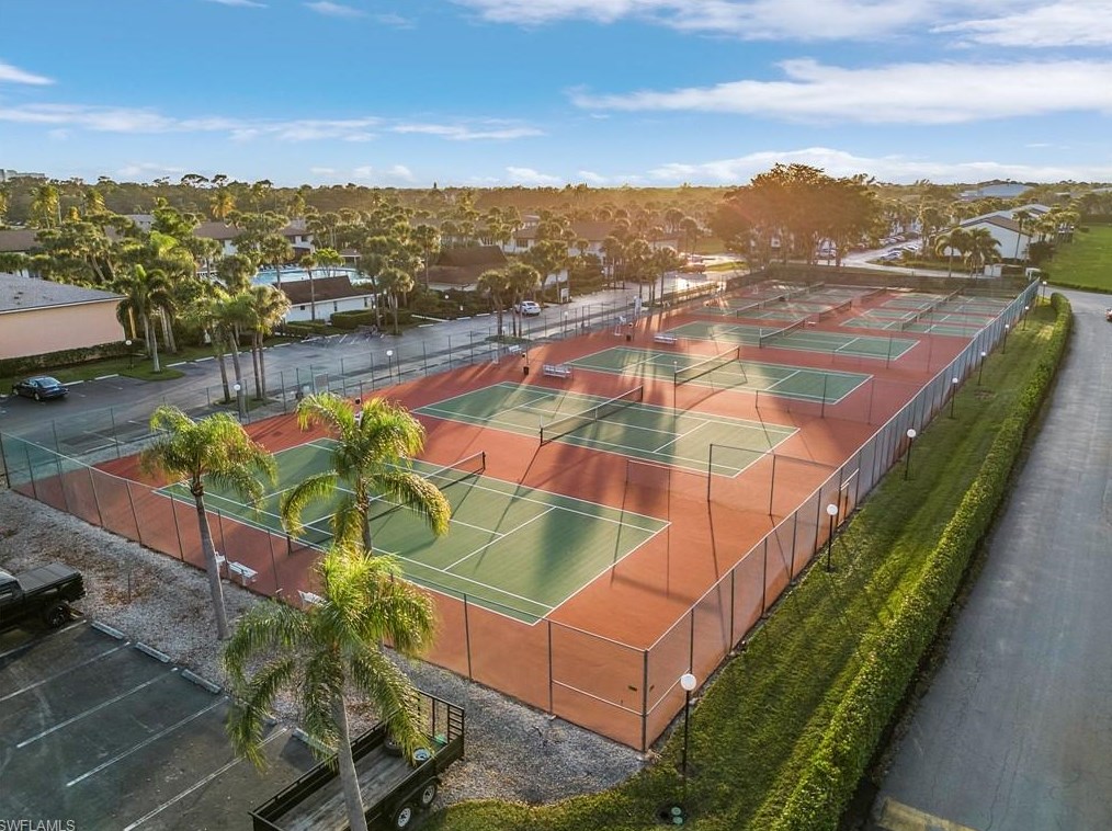 4018 Northlight Dr, Naples FL  34112-5062 exterior