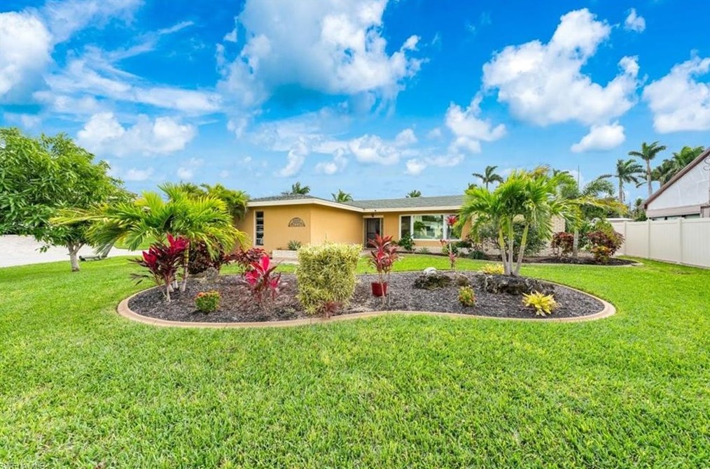 846 Monticello Ct, Cape Coral, FL 33904-5948