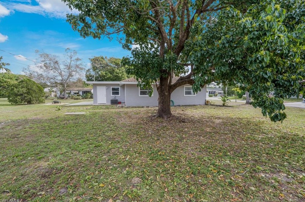 27208 Rio Vista Cir, Bonita Springs FL  34135-4729 exterior