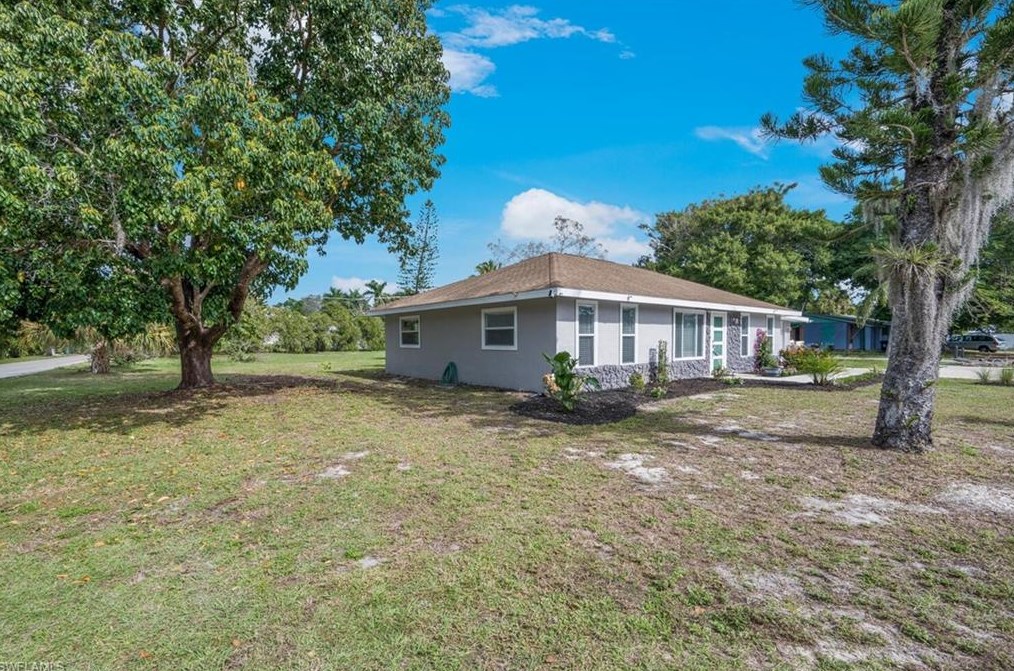 27208 Rio Vista Cir, Bonita Springs FL  34135-4729 exterior