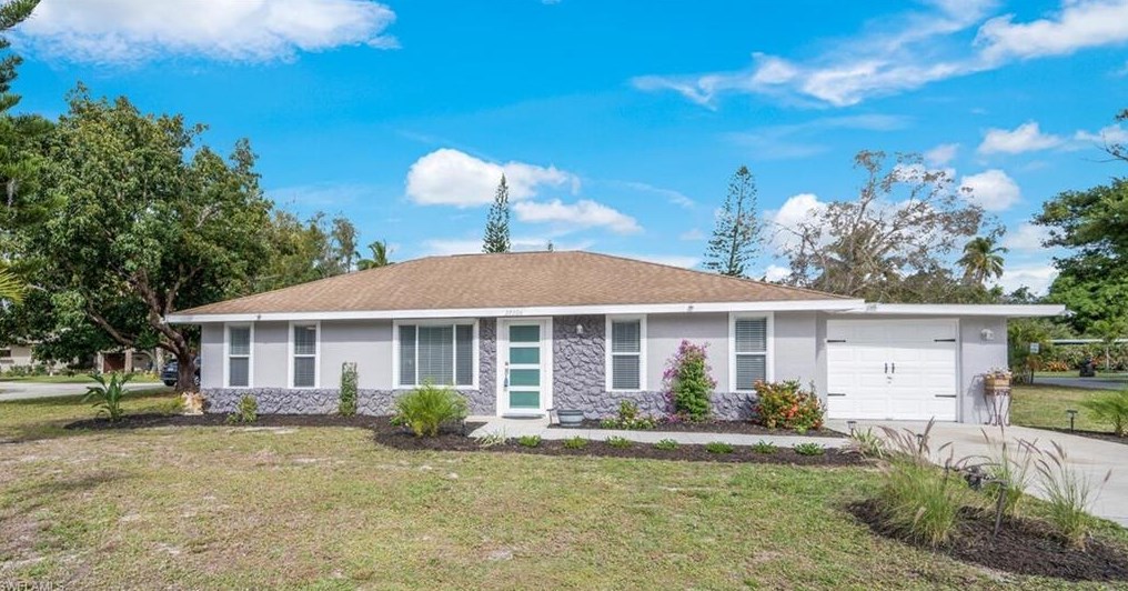 27208 Rio Vista Cir, Bonita Springs FL  34135-4729 exterior