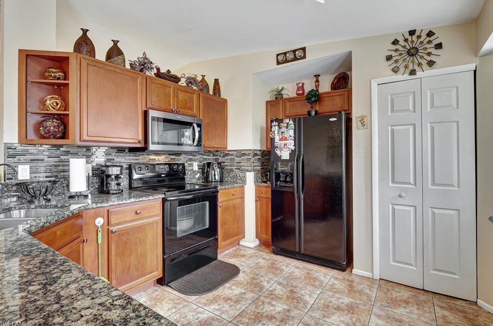 3711 10th St Sw, Lehigh Acres, FL 33976