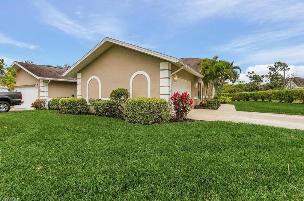 2037 Crown Pointe Blvd W, Naples, FL 34112