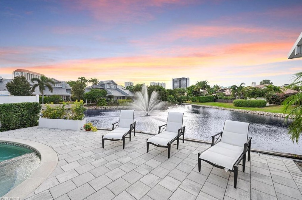 637 Bridge Way Ln #1, Naples, FL 34108