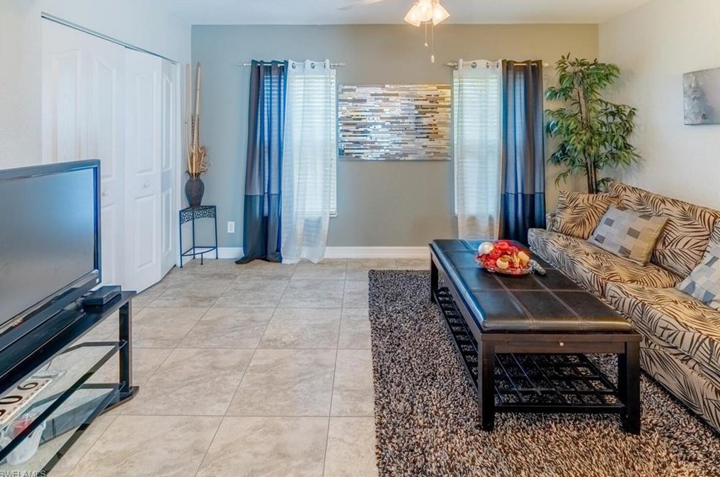 800 Diamond Cir #806, Naples, FL 34110