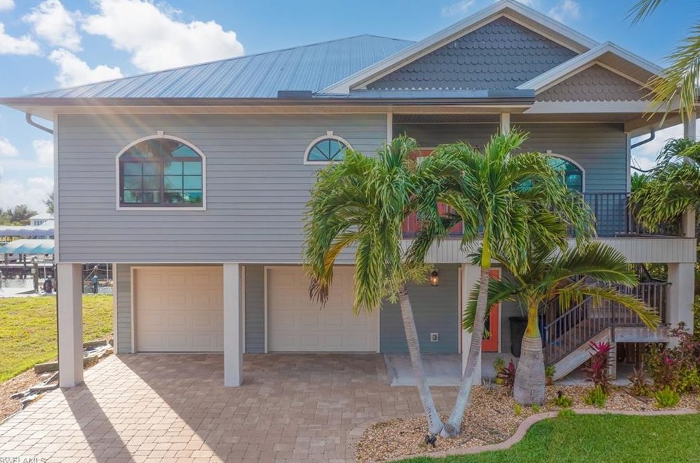 2383 Sycamore St, Saint James City FL  33956-2067 exterior