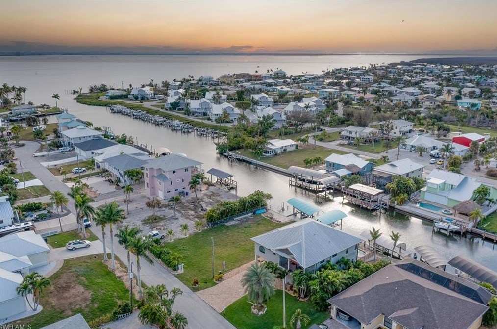 2383 Sycamore St, Saint James City FL  33956-2067 exterior